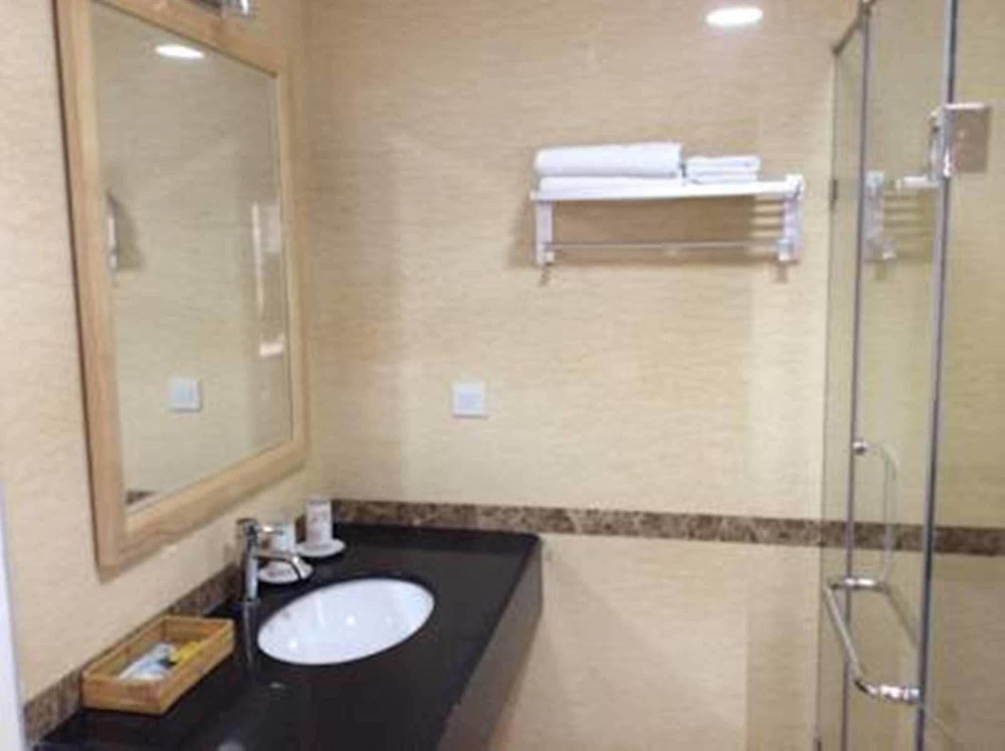 Oyo 236 Hoa Mai Boutique Hotel Danang Exterior photo