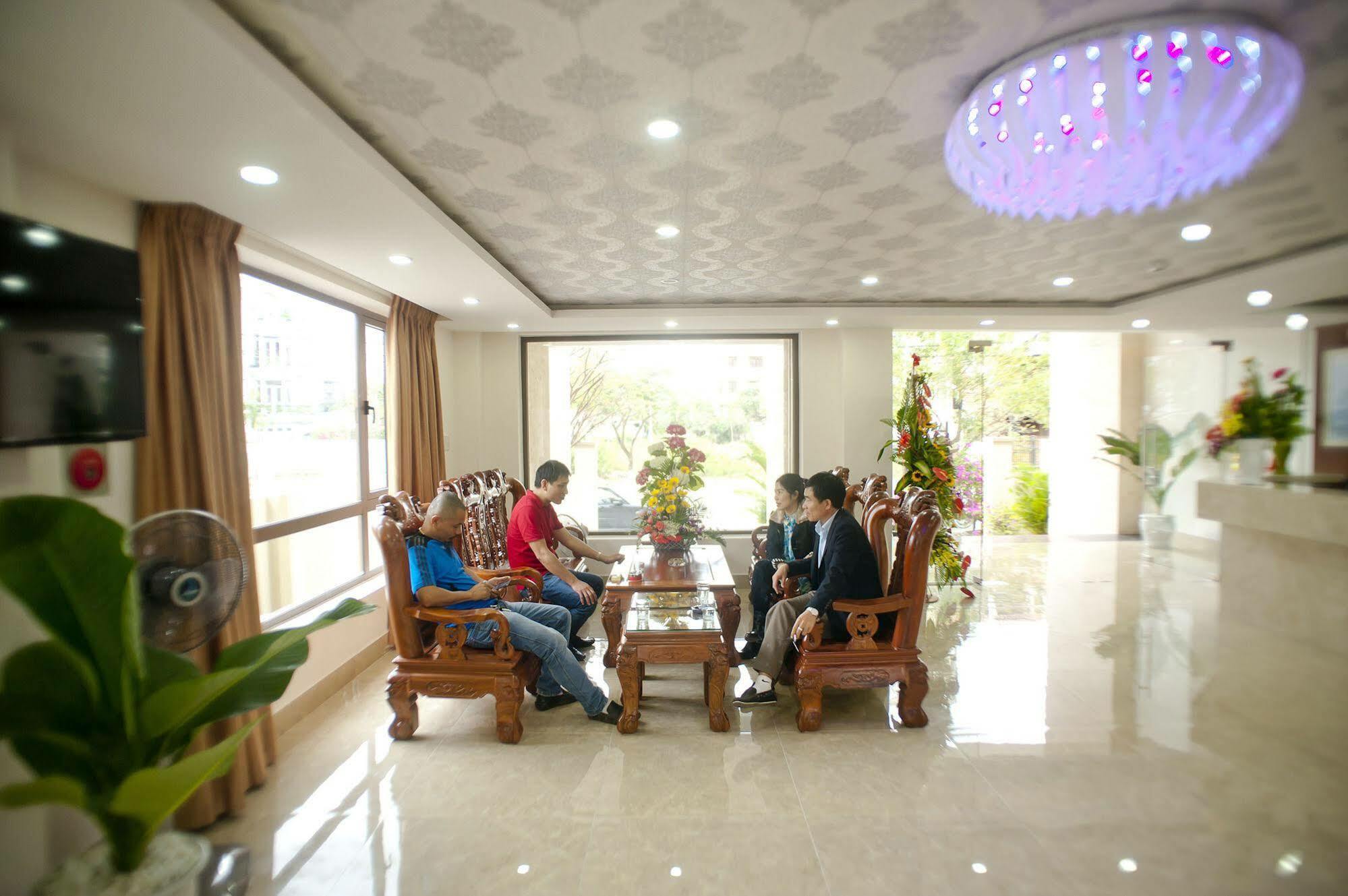 Oyo 236 Hoa Mai Boutique Hotel Danang Exterior photo